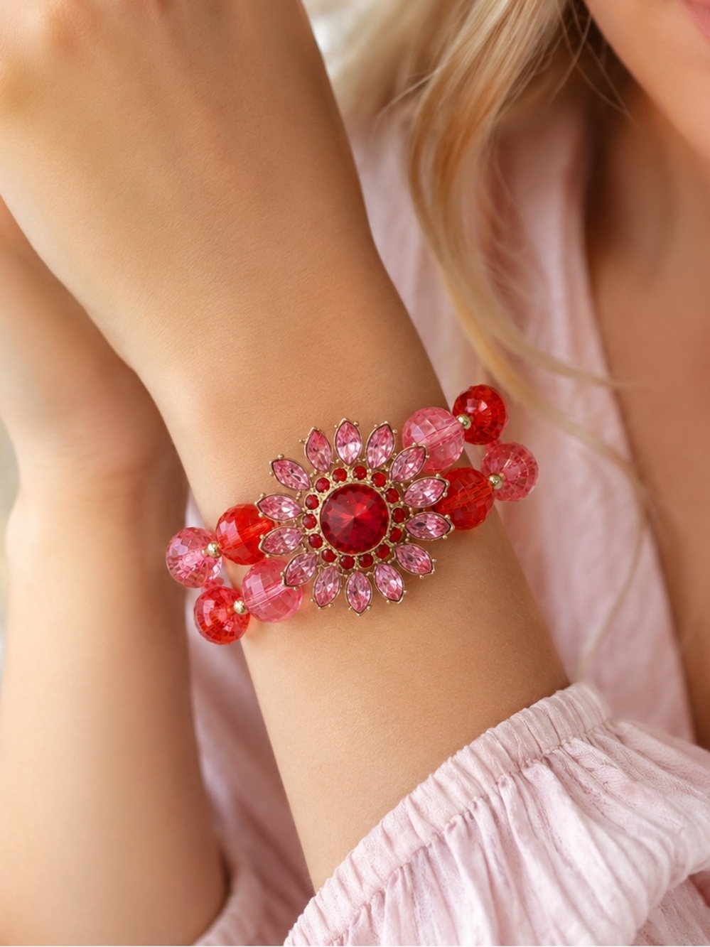 Vintage Style Pink Beaded Stretch Bracelet with Floral‎ Crystal Center
